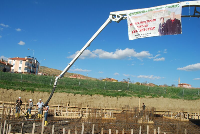 2013 yl Hastanenin Resmi Al ile mam Hatip Ortaokulu'nun temel atma treninden resimler